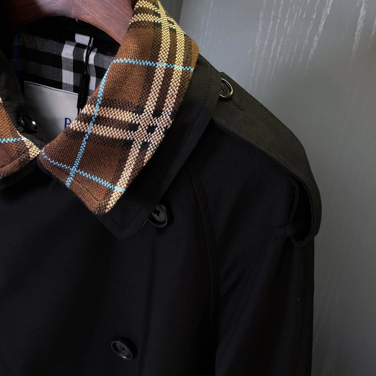 Short Detachable Collar Gabardine Trench Coat - Available in Two Colors