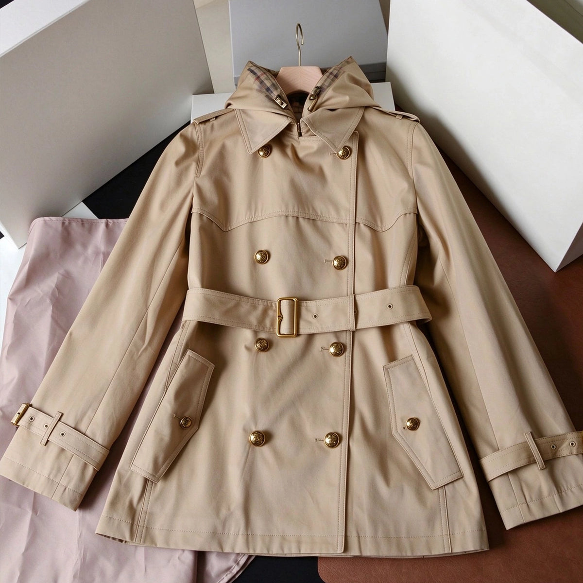 Short, lightweight gabardine trench coat with detachable hood – Salt Marsh Beige, Vineyard Red